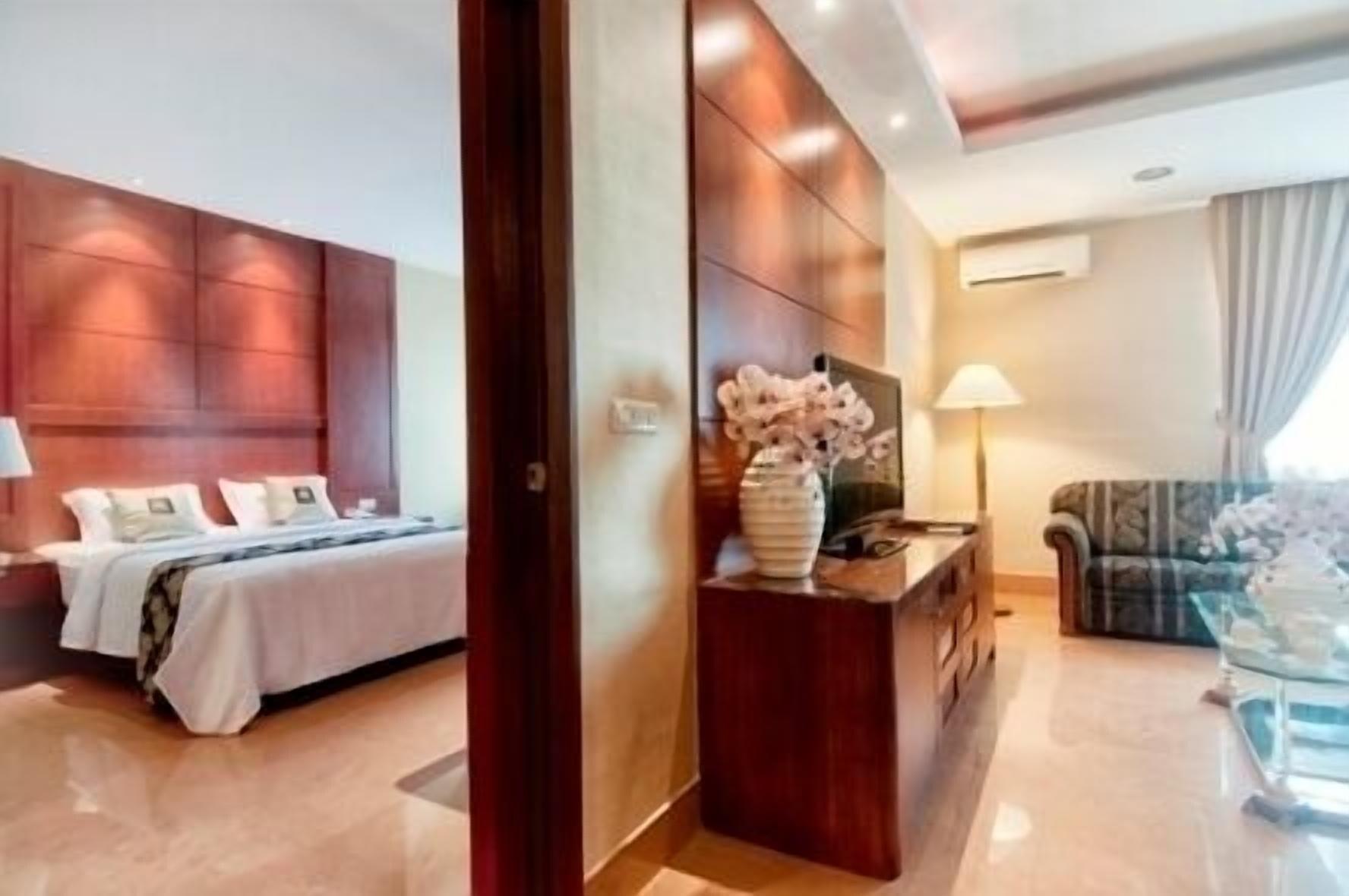 Grand Sakura Hotel Medan Exterior foto